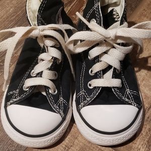 Size 7 Black & White Allstar Converse